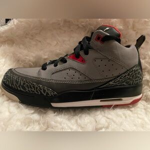 Nike Men’s Gray and Black Basketball Shoes with Red Accents